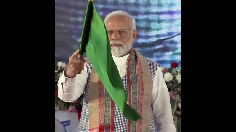 पीएम मोदी तिरुचिरापल्ली से दो अमृत भारत एक्सप्रेस सहित पांच नई ट्रेनों को दिखाएंगे हरी झंडी, प्रवासी मजदूरों को बड़ी राहत पीएम मोदी तिरुचिरापल्ली से दो अमृत भारत एक्सप्रेस सहित पांच नई ट्रेनों को दिखाएंगे हरी झंडी, प्रवासी मजदूरों को बड़ी राहत