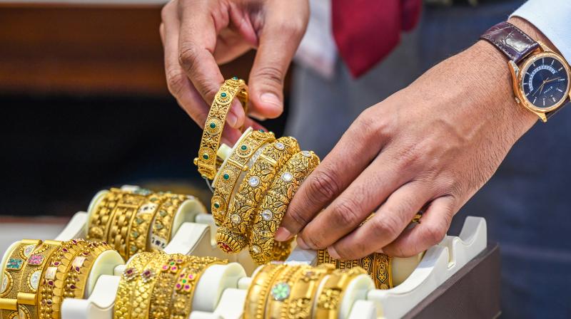 कीमती धातुओं में उतार-चढ़ाव का दौर, गिरावट के बाद फिर चढ़े सोने-चांदी के भाव कीमती धातुओं में उतार-चढ़ाव का दौर, गिरावट के बाद फिर चढ़े सोने-चांदी के भाव