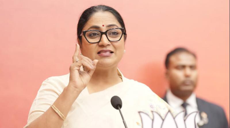 दिल्ली में ईंधन की कोई किल्लत नहीं, सरकार ने अफवाहों पर ध्यान न देने की अपील की दिल्ली में ईंधन की कोई किल्लत नहीं, सरकार ने अफवाहों पर ध्यान न देने की अपील की