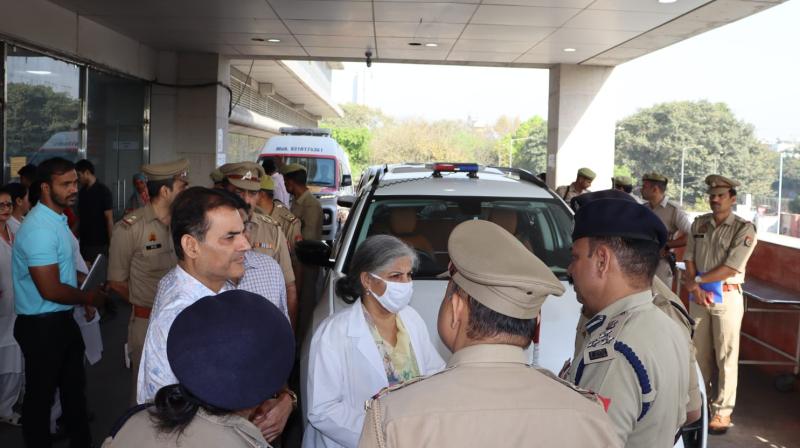 नोएडा : फैक्ट्री में भीषण आग, 32 लोग अस्पताल में भर्ती; 250 के करीब लोग नाइट शिफ्ट में कर रहे थे काम नोएडा : फैक्ट्री में भीषण आग, 32 लोग अस्पताल में भर्ती; 250 के करीब लोग नाइट शिफ्ट में कर रहे थे काम