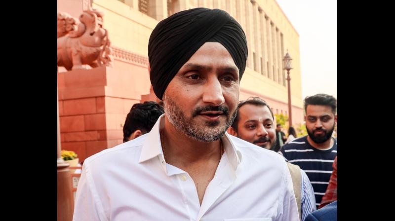 सोशल मीडिया पर अश्लीलता से किशोरों पर पड़ रहा है दुष्प्रभावः हरभजन सिंह