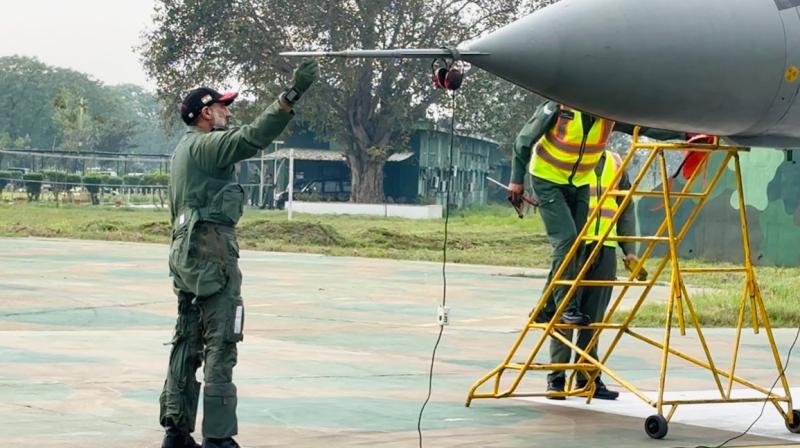 भारतीय वायुसेना प्रमुख ने फ्रंटलाइन एयरबेस का किया दौरा, उड़ाया मिग-29 अपग्रेड भारतीय वायुसेना प्रमुख ने फ्रंटलाइन एयरबेस का किया दौरा, उड़ाया मिग-29 अपग्रेड