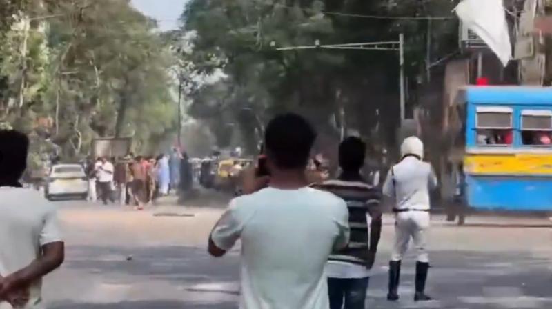 कोलकाता में भाजपा-तृणमूल के बीच टकराव पर सियासी संग्राम तेज, चार गिरफ्तार कोलकाता में भाजपा-तृणमूल के बीच टकराव पर सियासी संग्राम तेज, चार गिरफ्तार