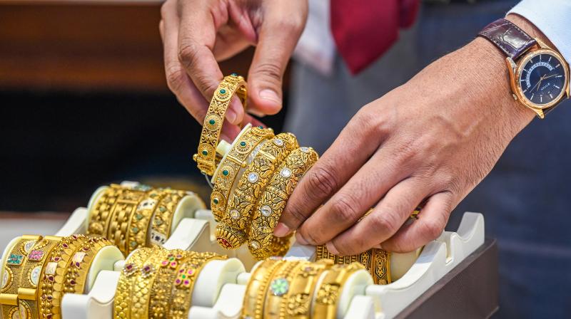 सोने और चांदी ने इस हफ्ते सीमित दायरे में कारोबार किया, कीमतों में मामूली बदलाव सोने और चांदी ने इस हफ्ते सीमित दायरे में कारोबार किया, कीमतों में मामूली बदलाव