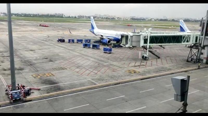कोलकाता एयरपोर्ट पर बम की धमकी से हड़कंप, फ्लाइट खाली कराई गई कोलकाता एयरपोर्ट पर बम की धमकी से हड़कंप, फ्लाइट खाली कराई गई