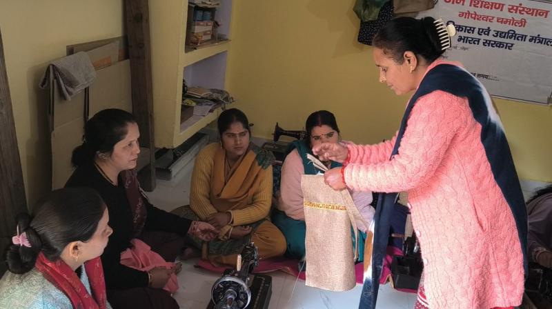 चमोली में महिलाओं को आत्मनिर्भर बनाने की पहल, कौशल प्रशिक्षण से मिल रहे रोजगार के नए अवसर