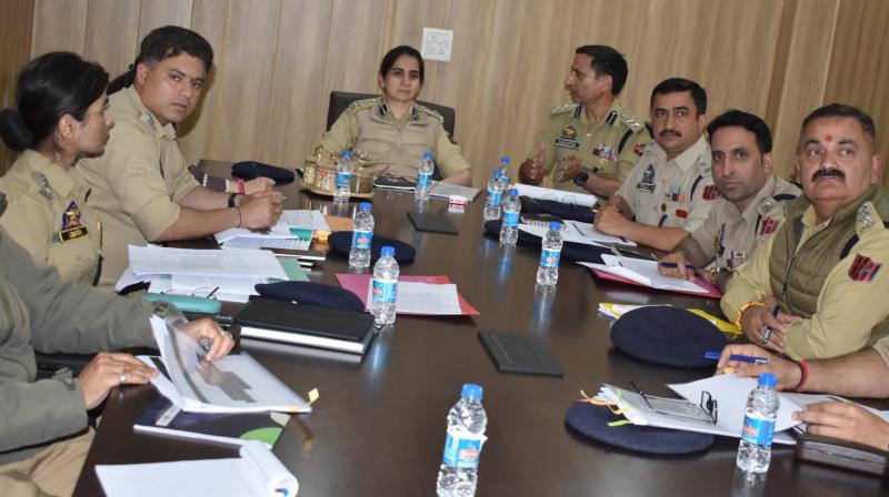 रियासी: माता वैष्णो देवी में बढ़ती भीड़ के मद्देनजर डीआईजी ने की रियासी: माता वैष्णो देवी में बढ़ती भीड़ के मद्देनजर डीआईजी ने की