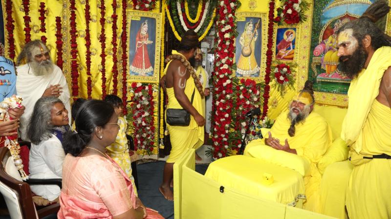 राष्ट्रपति द्रौपदी मुर्मु ने वृंदावन में संत प्रेमानंद महाराज से की भेंट, अध्यात्म और जनकल्याण पर हुई चर्चा राष्ट्रपति द्रौपदी मुर्मु ने वृंदावन में संत प्रेमानंद महाराज से की भेंट, अध्यात्म और जनकल्याण पर हुई चर्चा