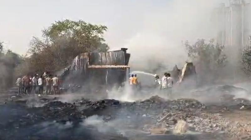 महाराष्ट्र: भिवंडी के कोन गांव में भीषण आग, दो स्क्रैप गोदाम जलकर राख महाराष्ट्र: भिवंडी के कोन गांव में भीषण आग, दो स्क्रैप गोदाम जलकर राख