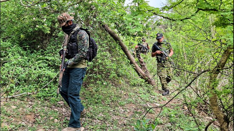 जम्मू-कश्मीर: सांबा में अंतरराष्ट्रीय सीमा के पास गांव में विस्फोट, जांच जारी जम्मू-कश्मीर: सांबा में अंतरराष्ट्रीय सीमा के पास गांव में विस्फोट, जांच जारी