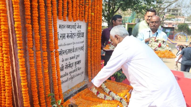 पटना: नीतीश कुमार ने राम मनोहर लोहिया को दी श्रद्धांजलि, विजय सिन्हा पटना: नीतीश कुमार ने राम मनोहर लोहिया को दी श्रद्धांजलि, विजय सिन्हा