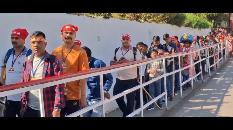 नवरात्रि के सातवें दिन देशभर से कटरा पहुंचे श्रद्धालु, वैष्णो देवी यात्रा के लिए दिखा खास उत्साह नवरात्रि के सातवें दिन देशभर से कटरा पहुंचे श्रद्धालु, वैष्णो देवी यात्रा के लिए दिखा खास उत्साह