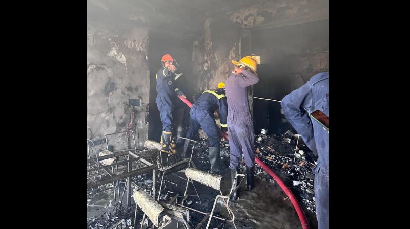 गुजरात: अहमदाबाद की एक ऊंची इमारत में लगी आग, 50 लोगों को बचाया गया गुजरात: अहमदाबाद की एक ऊंची इमारत में लगी आग, 50 लोगों को बचाया गया