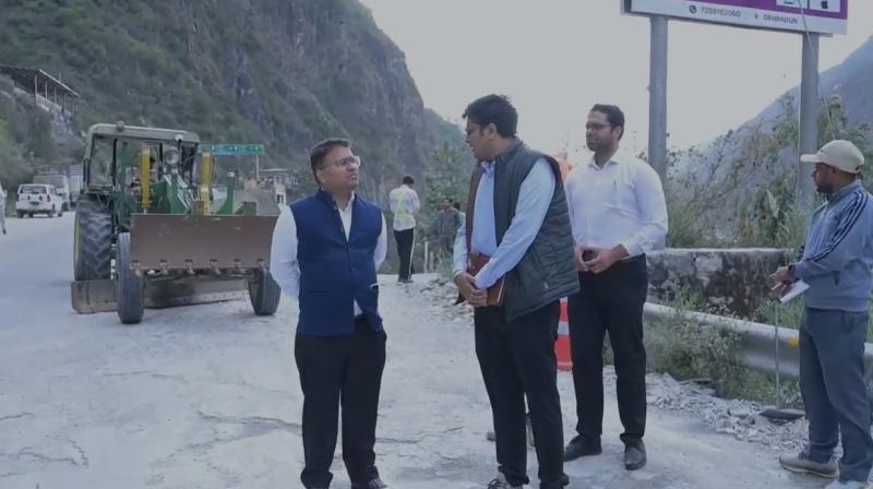 रुद्रप्रयाग: डीएम ने किया जवाड़ी बाईपास का निरीक्षण, 5 से 10 अप्रैल तक दुरुस्त करने के निर्देश रुद्रप्रयाग: डीएम ने किया जवाड़ी बाईपास का निरीक्षण, 5 से 10 अप्रैल तक दुरुस्त करने के निर्देश