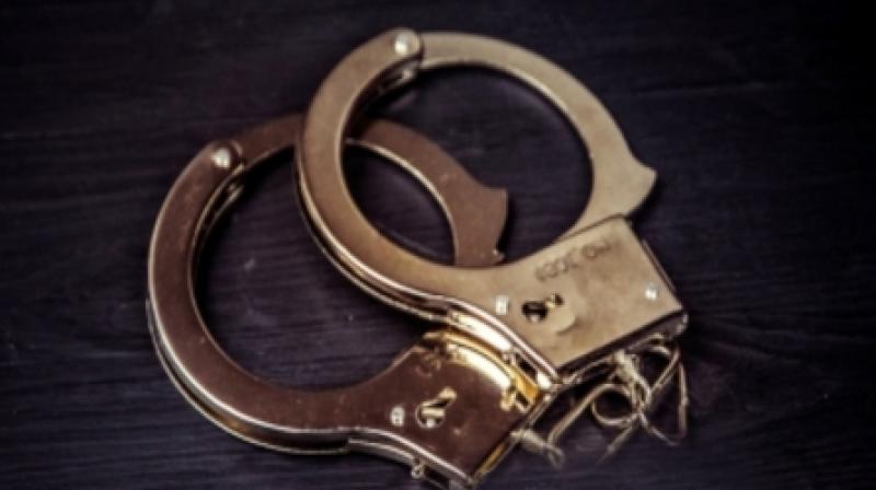 मोहाली में 13 करोड़ की ठगी मामले में 'आप' नेता राकेश सोमन गिरफ्तार मोहाली में 13 करोड़ की ठगी मामले में 'आप' नेता राकेश सोमन गिरफ्तार