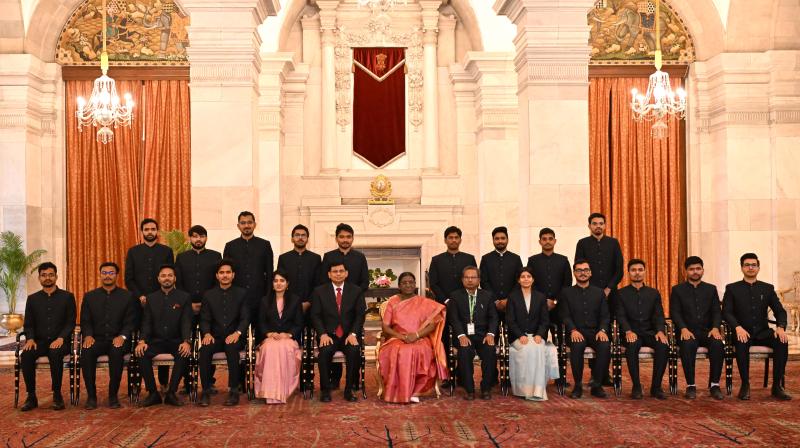 भारतीय लेखा परीक्षा और लेखा सेवा के प्रशिक्षु अधिकारियों ने राष्ट्रपति से मुलाकात की भारतीय लेखा परीक्षा और लेखा सेवा के प्रशिक्षु अधिकारियों ने राष्ट्रपति से मुलाकात की