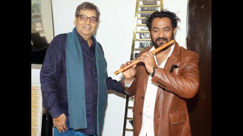 'द जर्नी ऑफ बांसुरी' पर बोले 'धुरंधर' स्टार नवीन कुमार-यह किताब मेरे लिए बेहद खास 'द जर्नी ऑफ बांसुरी' पर बोले 'धुरंधर' स्टार नवीन कुमार-यह किताब मेरे लिए बेहद खास