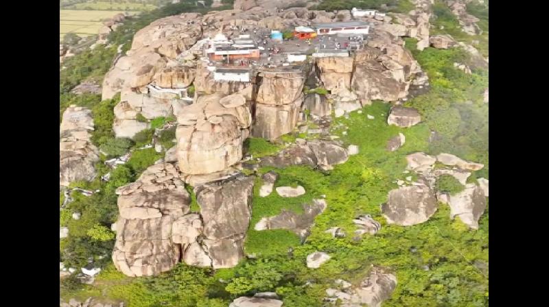 अंजनाद्रि पहाड़ी : 400 से अधिक सीढ़ियों की चढ़ाई, फिर मिलते हैं हनुमान अंजनाद्रि पहाड़ी : 400 से अधिक सीढ़ियों की चढ़ाई, फिर मिलते हैं हनुमान