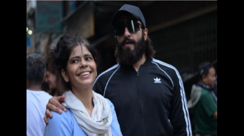 'धुरंधर: द रिवेंज' में रणवीर सिंह के लिए सिली गई 250 कॉस्ट्यूम, 1 महीने में तैयार किए गए कुल 1000 पठानी कुर्ता-पजामा 'धुरंधर: द रिवेंज' में रणवीर सिंह के लिए सिली गई 250 कॉस्ट्यूम, 1 महीने में तैयार किए गए कुल 1000 पठानी कुर्ता-पजामा