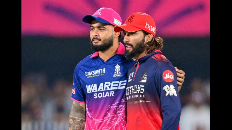 आईपीएल 2026: आरसीबी के खिलाफ टॉस जीतकर आरआर ने चुनी गेंदबाजी, जोश हेजलवुड की वापसी
