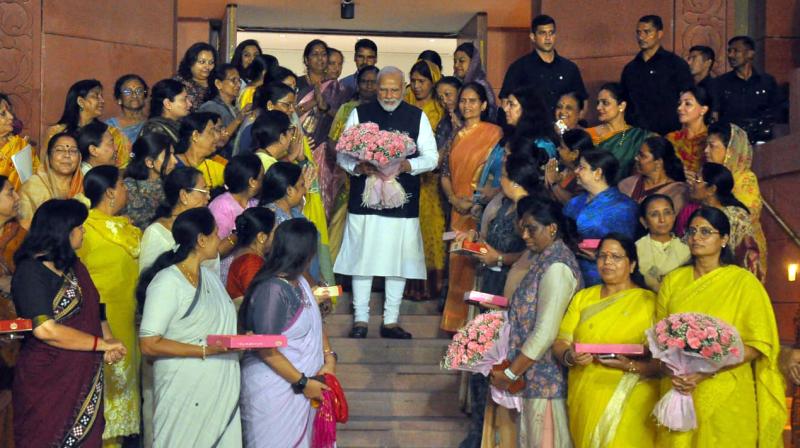 देश महिला सशक्तीकरण की दिशा में ऐतिहासिक कदम उठाने को पूरी तरह तैयार: पीएम मोदी देश महिला सशक्तीकरण की दिशा में ऐतिहासिक कदम उठाने को पूरी तरह तैयार: पीएम मोदी