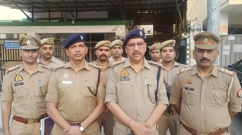 कानपुर के नौबस्ता में पिता ने की 11 साल की जुड़वां बेटियों की हत्या कानपुर के नौबस्ता में पिता ने की 11 साल की जुड़वां बेटियों की हत्या