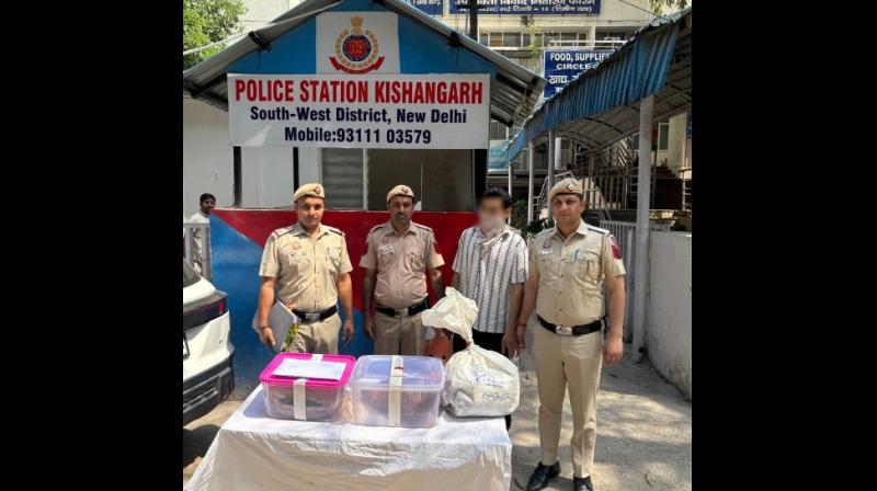 दिल्ली पुलिस ने गांजा सप्लाई नेटवर्क का किया भंडाफोड़, तीन गिरफ्तार दिल्ली पुलिस ने गांजा सप्लाई नेटवर्क का किया भंडाफोड़, तीन गिरफ्तार