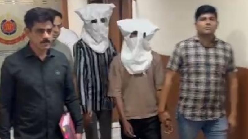 दिल्ली: ऑनलाइन ट्रेडिंग का झांसा देकर ठगी करने वाले गिरोह का भंडाफोड़, दो युवक गिरफ्तार दिल्ली: ऑनलाइन ट्रेडिंग का झांसा देकर ठगी करने वाले गिरोह का भंडाफोड़, दो युवक गिरफ्तार