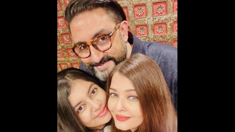 ऐश्वर्या-अभिषेक ने एनिवर्सरी पर खत्म किया अफवाहों का दौर, शेयर की आराध्या के साथ 'परफेक्ट' फैमिली फोटो ऐश्वर्या-अभिषेक ने एनिवर्सरी पर खत्म किया अफवाहों का दौर, शेयर की आराध्या के साथ 'परफेक्ट' फैमिली फोटो