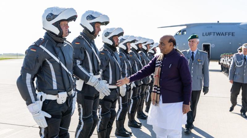 जर्मन वायुसेना के विशेष विमान से बर्लिन पहुंचे राजनाथ सिंह, लड़ाकू विमानों ने किया एस्कॉर्ट