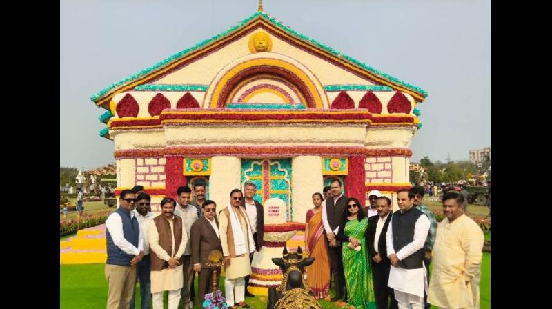 फूलों की महक से सराबोर हुआ नोएडा, केदारनाथ थीम बना आकर्षण का केंद्र फूलों की महक से सराबोर हुआ नोएडा, केदारनाथ थीम बना आकर्षण का केंद्र