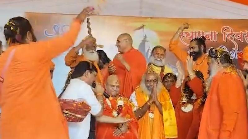 आचार्य प्रमोद कृष्णम को मिली ‘जगतगुरु’ की उपाधि, महंत रवींद्र पुरी ने किया सम्मानित आचार्य प्रमोद कृष्णम को मिली ‘जगतगुरु’ की उपाधि, महंत रवींद्र पुरी ने किया सम्मानित