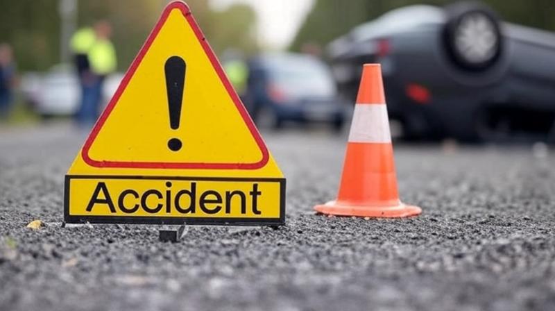 यूपी के मऊ में भीषण सड़क हादसा, पांच लोगों की मौत यूपी के मऊ में भीषण सड़क हादसा, पांच लोगों की मौत