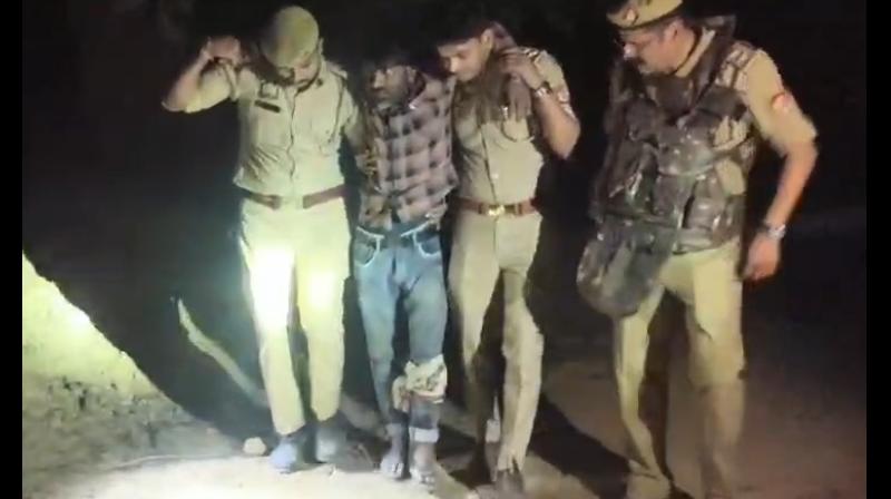 रायबरेली पुलिस का 'ऑपरेशन लंगड़ा' जारी, 50 हजार का इनामी बदमाश गिरफ्तार रायबरेली पुलिस का 'ऑपरेशन लंगड़ा' जारी, 50 हजार का इनामी बदमाश गिरफ्तार