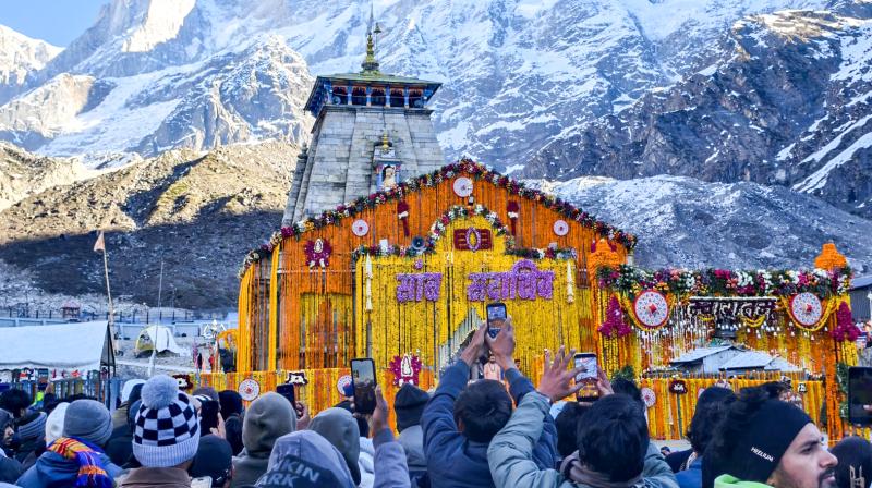 चारधाम यात्रा में उमड़ा श्रद्धालुओं का जनसैलाब, 1.6 लाख श्रद्धालुओं ने केदारनाथ में किए दर्शन चारधाम यात्रा में उमड़ा श्रद्धालुओं का जनसैलाब, 1.6 लाख श्रद्धालुओं ने केदारनाथ में किए दर्शन