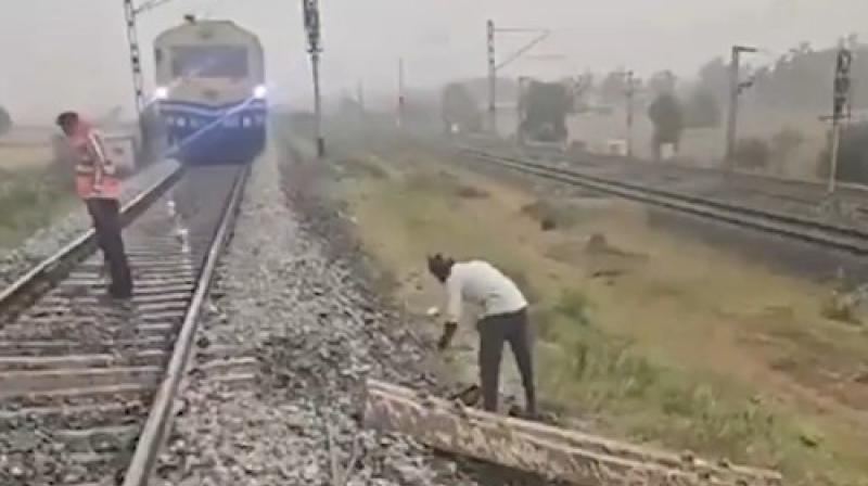 पंजाब: रेलवे ट्रैक पर धमाके की कोशिश नाकाम; आरपीएफ, जीआरपी जांच में जुटी पंजाब: रेलवे ट्रैक पर धमाके की कोशिश नाकाम; आरपीएफ, जीआरपी जांच में जुटी