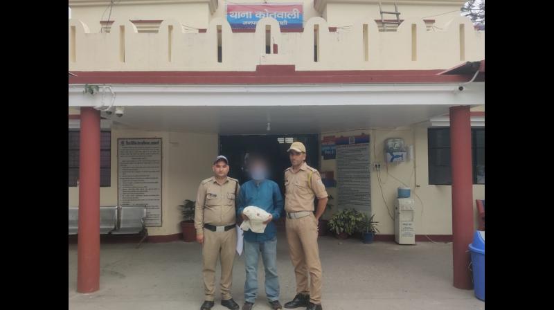 उत्तरकाशी पुलिस ने नशा तस्कर को किया गिरफ्तार, 794.50 ग्राम चरस जब्त उत्तरकाशी पुलिस ने नशा तस्कर को किया गिरफ्तार, 794.50 ग्राम चरस जब्त