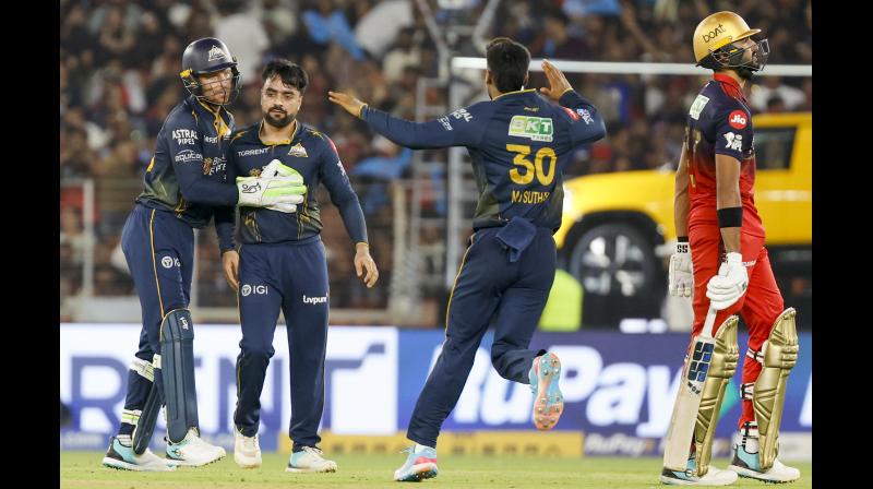 IPL 2026: आरसीबी का मिडिल ऑर्डर लड़खड़ाया, गुजरात टाइटंस को मिला 156 रन का लक्ष्य IPL 2026: आरसीबी का मिडिल ऑर्डर लड़खड़ाया, गुजरात टाइटंस को मिला 156 रन का लक्ष्य