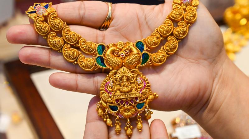 सोना एक हफ्ते में एक हजार रुपए और चांदी तीन हजार रुपए से अधिक सस्ती सोना एक हफ्ते में एक हजार रुपए और चांदी तीन हजार रुपए से अधिक सस्ती