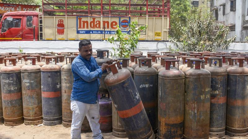 एक दिन में लगभग 47 लाख घरेलू एलपीजी सिलेंडर वितरित किए गए: केंद्र