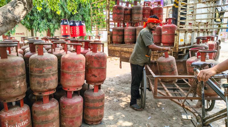 घरेलू एलपीजी की ऑनलाइन बुकिंग 99 प्रतिशत तक पहुंची, आपूर्ति सामान्य: केंद्र