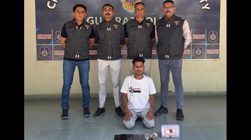 अहमदाबाद क्राइम ब्रांच ने 14 लाख की ड्रग्स के साथ वांछित व्यक्ति को अहमदाबाद क्राइम ब्रांच ने 14 लाख की ड्रग्स के साथ वांछित व्यक्ति को