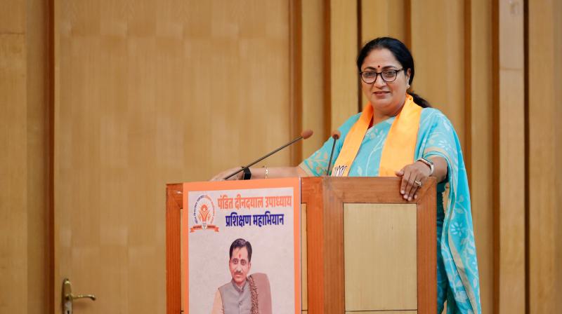 सीएम रेखा गुप्ता और दिल्ली भाजपा अध्यक्ष ने पार्टी कार्यकर्ताओं को सीएम रेखा गुप्ता और दिल्ली भाजपा अध्यक्ष ने पार्टी कार्यकर्ताओं को