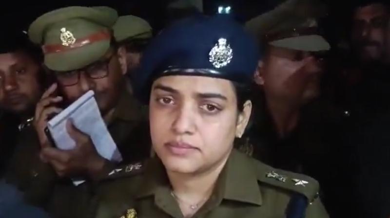 यूपी : कासगंज में एक ही परिवार के 5 लोगों की मौत, जांच में जुटी पुलिस यूपी : कासगंज में एक ही परिवार के 5 लोगों की मौत, जांच में जुटी पुलिस