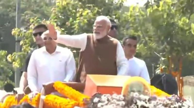 पीएम मोदी ने सोमनाथ में किया रोड शो, लोगों ने किया जोरदार स्वागत पीएम मोदी ने सोमनाथ में किया रोड शो, लोगों ने किया जोरदार स्वागत
