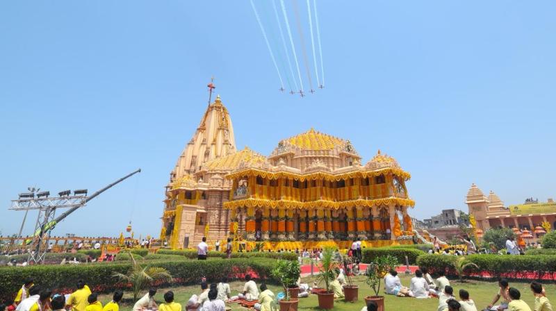 सोमनाथ अमृत महोत्सव के दौरान आकाश में दिखा गौरव और शौर्य का अद्भुत सोमनाथ अमृत महोत्सव के दौरान आकाश में दिखा गौरव और शौर्य का अद्भुत