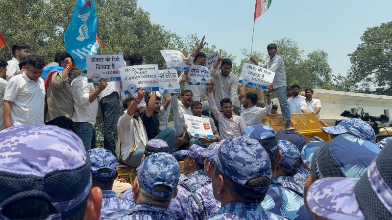 'लाखों छात्रों ने सालभर की थी तैयारी', नीट यूजी पर छात्र संगठनों की नाराजगी 'लाखों छात्रों ने सालभर की थी तैयारी', नीट यूजी पर छात्र संगठनों की नाराजगी