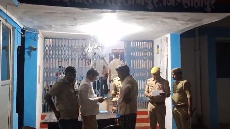 सीतापुर में शराब सेल्समैन से लूट, विरोध पर बदमाशों ने साथी को मारी सीतापुर में शराब सेल्समैन से लूट, विरोध पर बदमाशों ने साथी को मारी