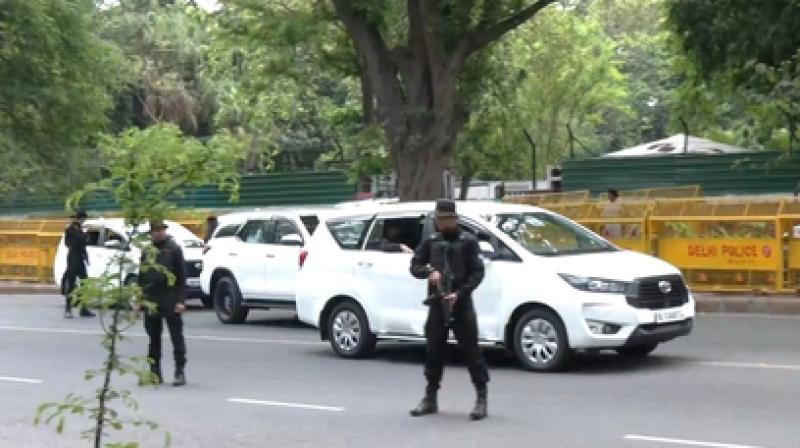 पीएम मोदी की अपील के बाद केंद्रीय मंत्रियों-कई सीएम ने काफिले का आकार पीएम मोदी की अपील के बाद केंद्रीय मंत्रियों-कई सीएम ने काफिले का आकार
