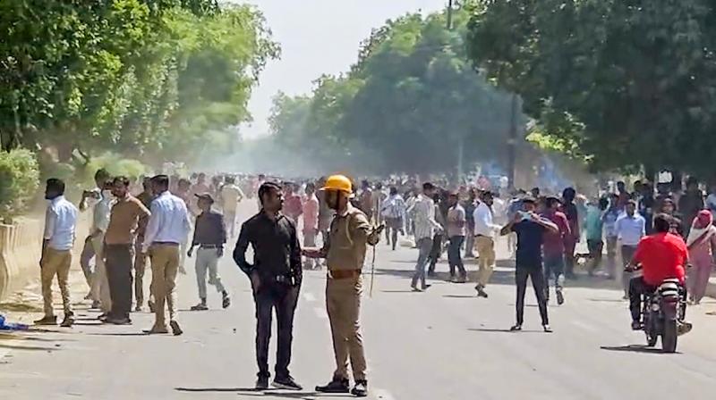 नोएडा में हिंसक प्रदर्शन मामले में बड़ी कार्रवाई, दो आरोपियों पर लगा नोएडा में हिंसक प्रदर्शन मामले में बड़ी कार्रवाई, दो आरोपियों पर लगा